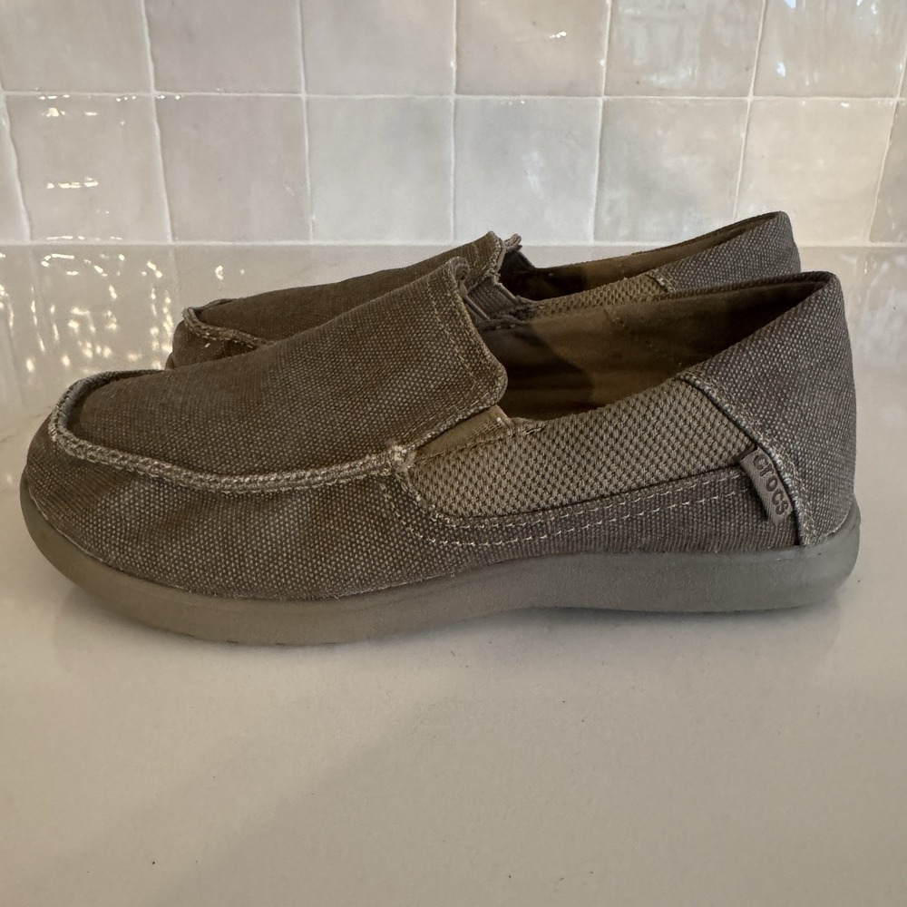 Crocs Santa Cruz Canvas Slip On Loafer Boys J2 Khaki Tan‎ - Picture 4 of 7